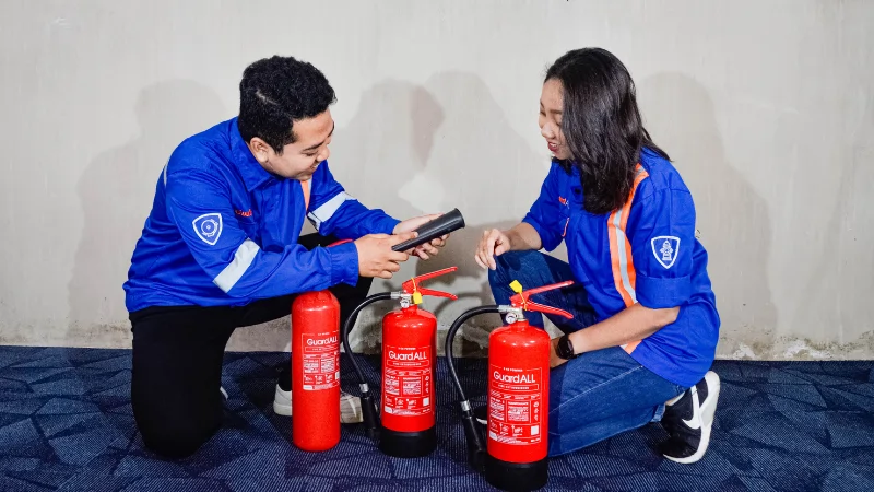 TKDN APAR 6 Kg GuardALL efektif padamkan api.