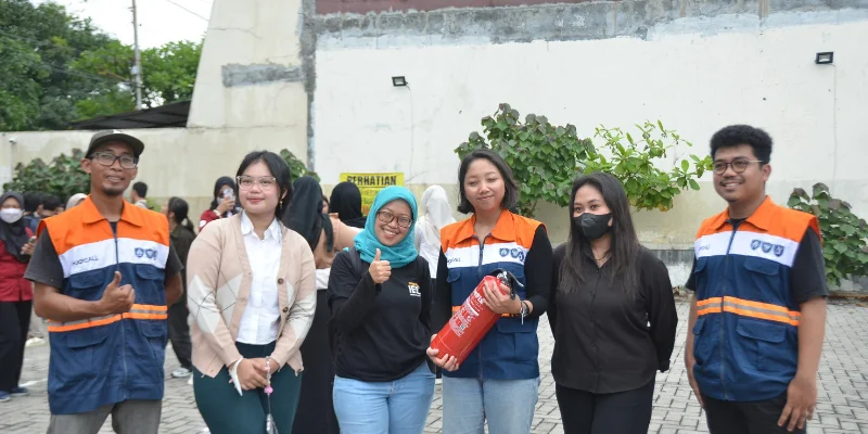 Tim pelatihan simulasi kebakaran.