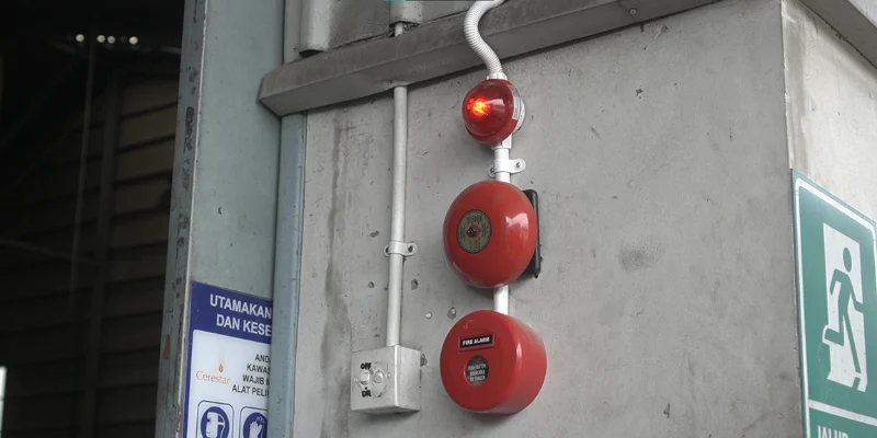 Industri penggilingan gandum terproteksi fire alarm.