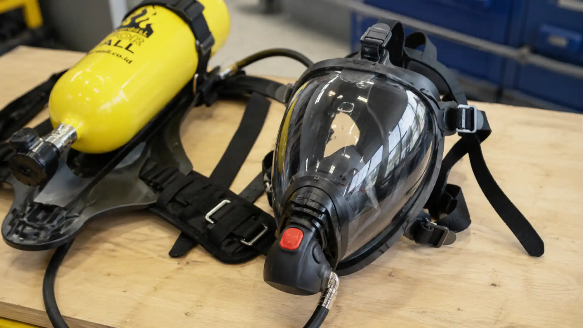 Komponen SCBA masker.