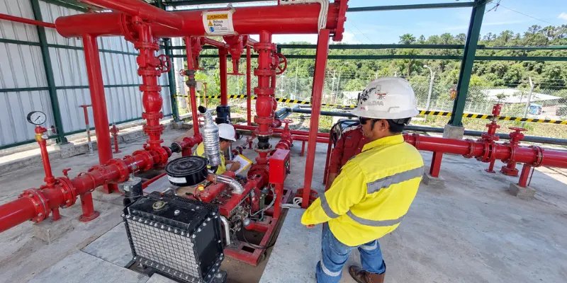 Instalasi pompa hydrant tambang emas Bromindo.